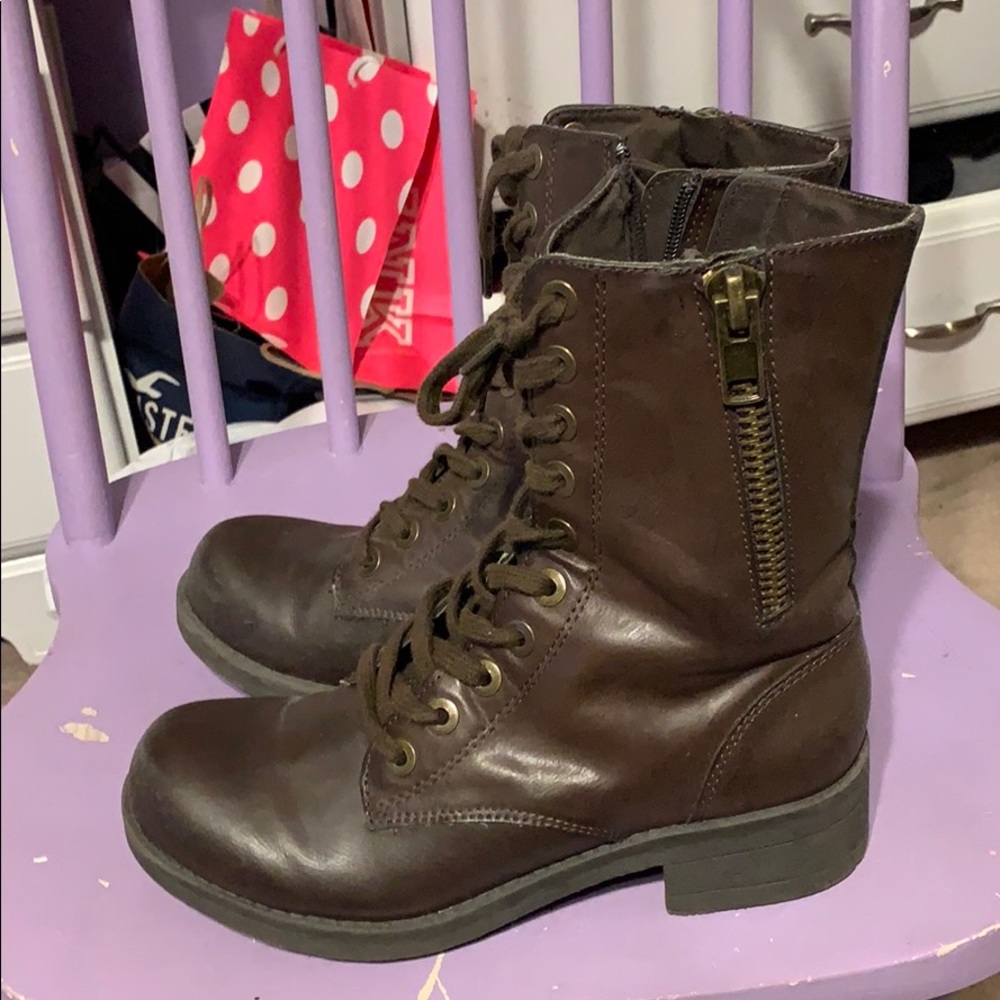Compact boots
